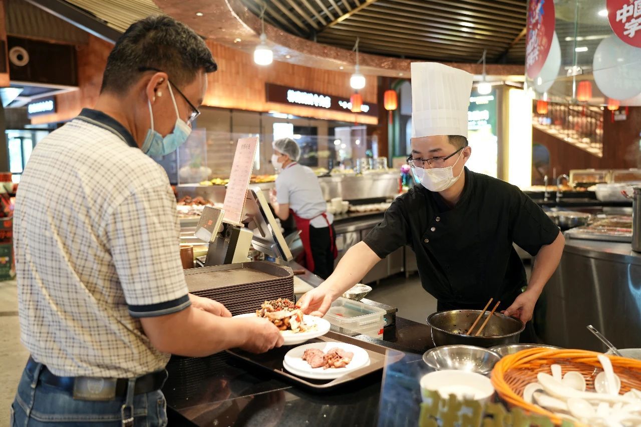 星空体育app官方下载中华老字号美食齐聚黄浦滨江为奥运资历系列赛注入生气！(图1)